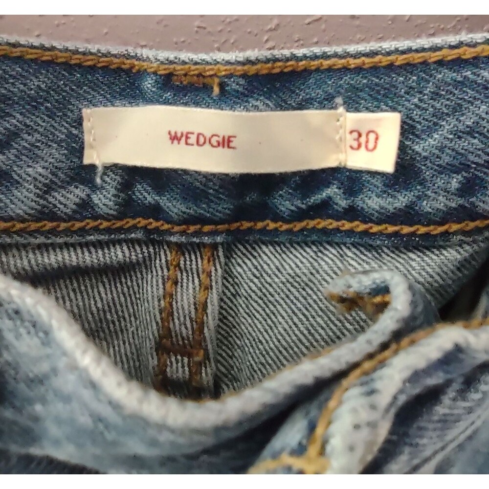 Levi’s Women's Sz 30 Wedgie Tapered Button Fly Distressed Jeans (30''x27") - Picture 5 of 13